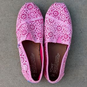Sz 3 Youth Pink crochet Toms